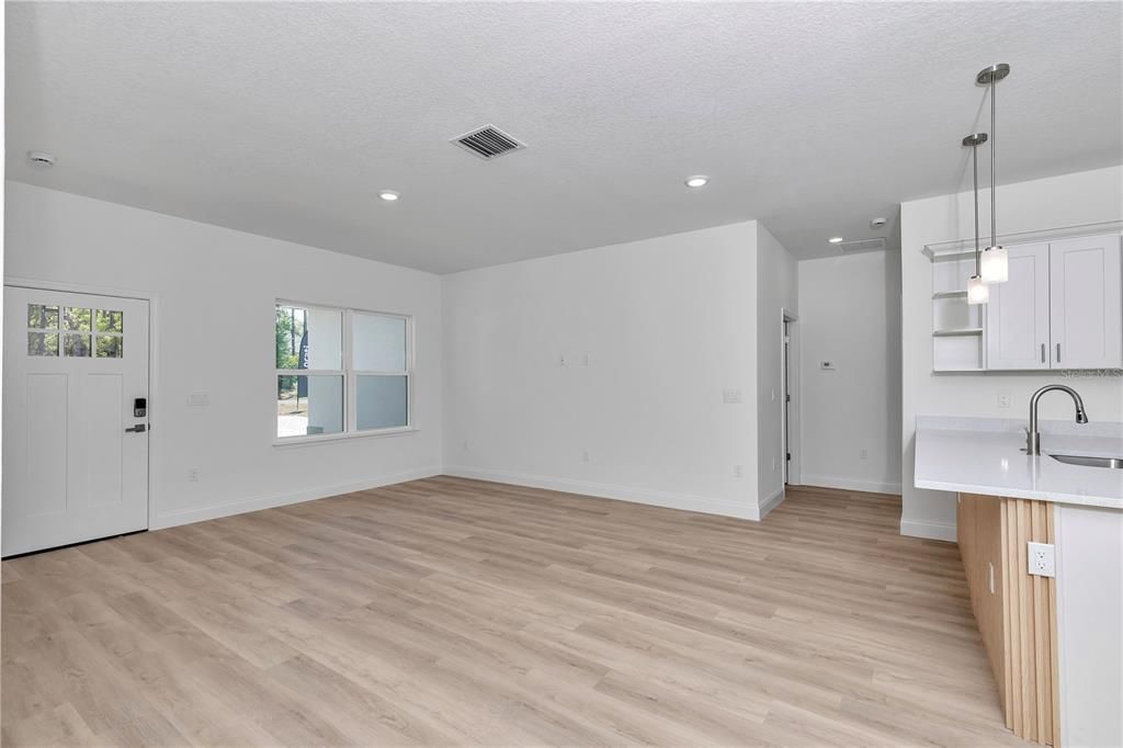 En Venta: $254,900 (3 camas, 2 baños, 1427 Pies cuadrados)