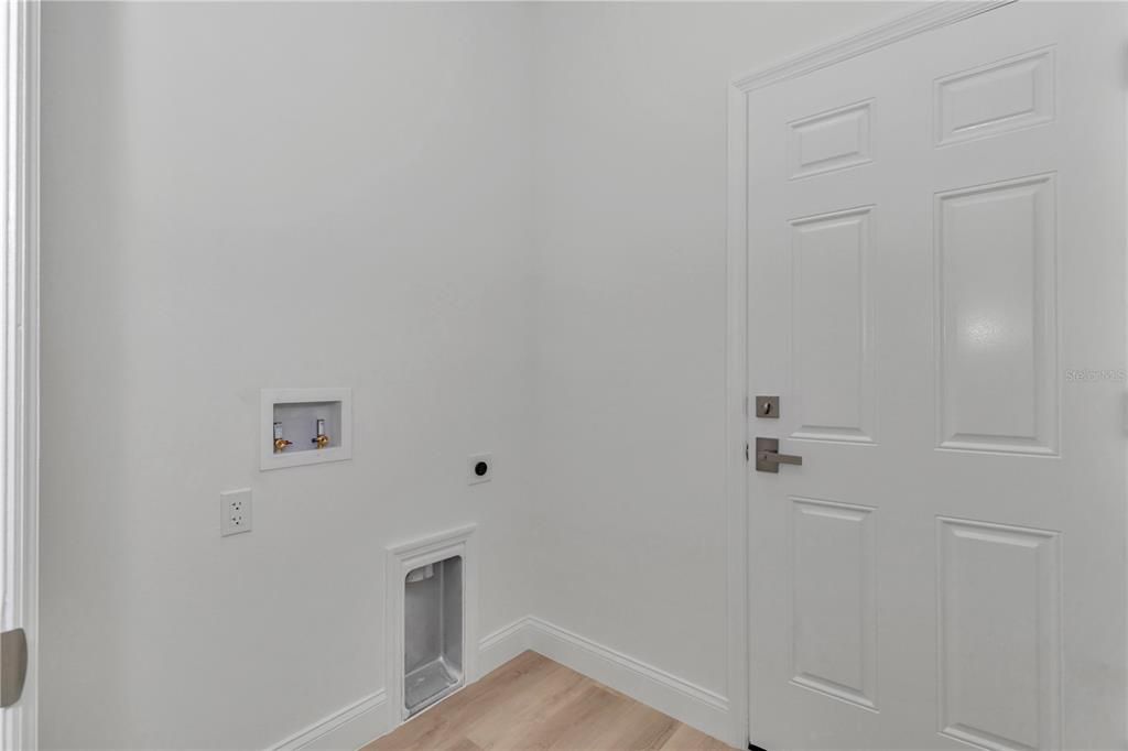 En Venta: $254,900 (3 camas, 2 baños, 1427 Pies cuadrados)