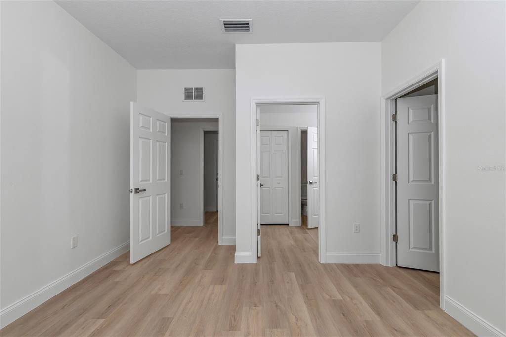 En Venta: $254,900 (3 camas, 2 baños, 1427 Pies cuadrados)