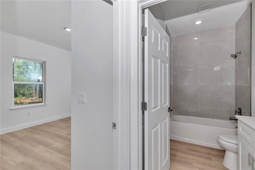 En Venta: $254,900 (3 camas, 2 baños, 1427 Pies cuadrados)