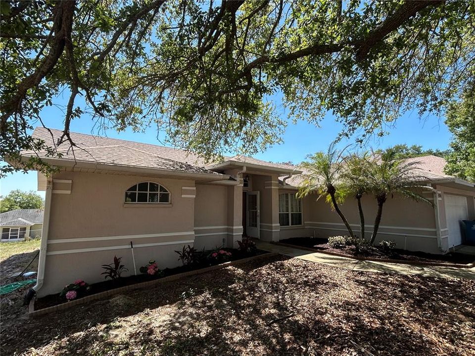 Activo con contrato: $329,900 (3 camas, 2 baños, 1681 Pies cuadrados)
