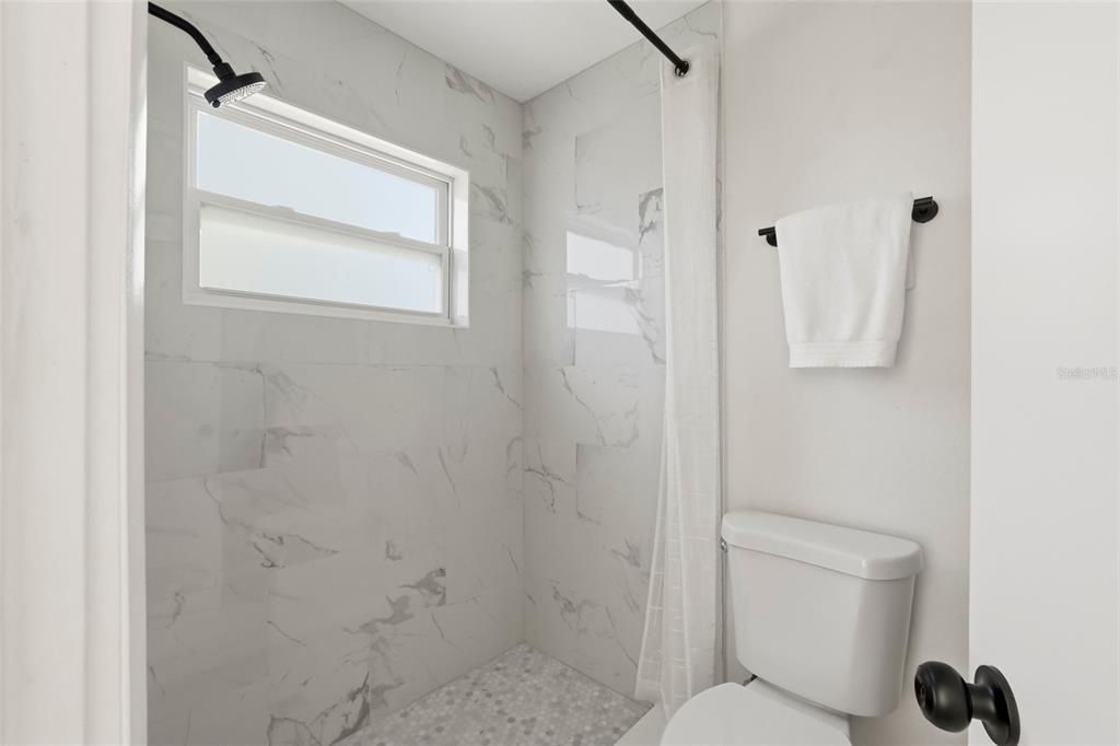 Под контрактом: $429,999 (3 спален, 2 ванн, 1219 Квадратных фут)