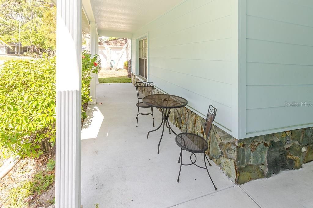 For Sale: $209,000 (2 beds, 2 baths, 1128 Square Feet)