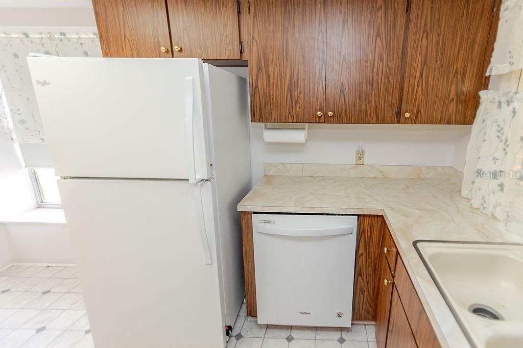 For Sale: $209,000 (2 beds, 2 baths, 1128 Square Feet)
