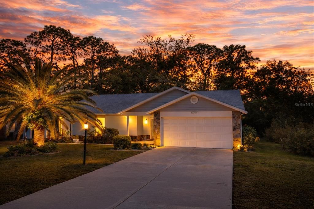 For Sale: $209,000 (2 beds, 2 baths, 1128 Square Feet)