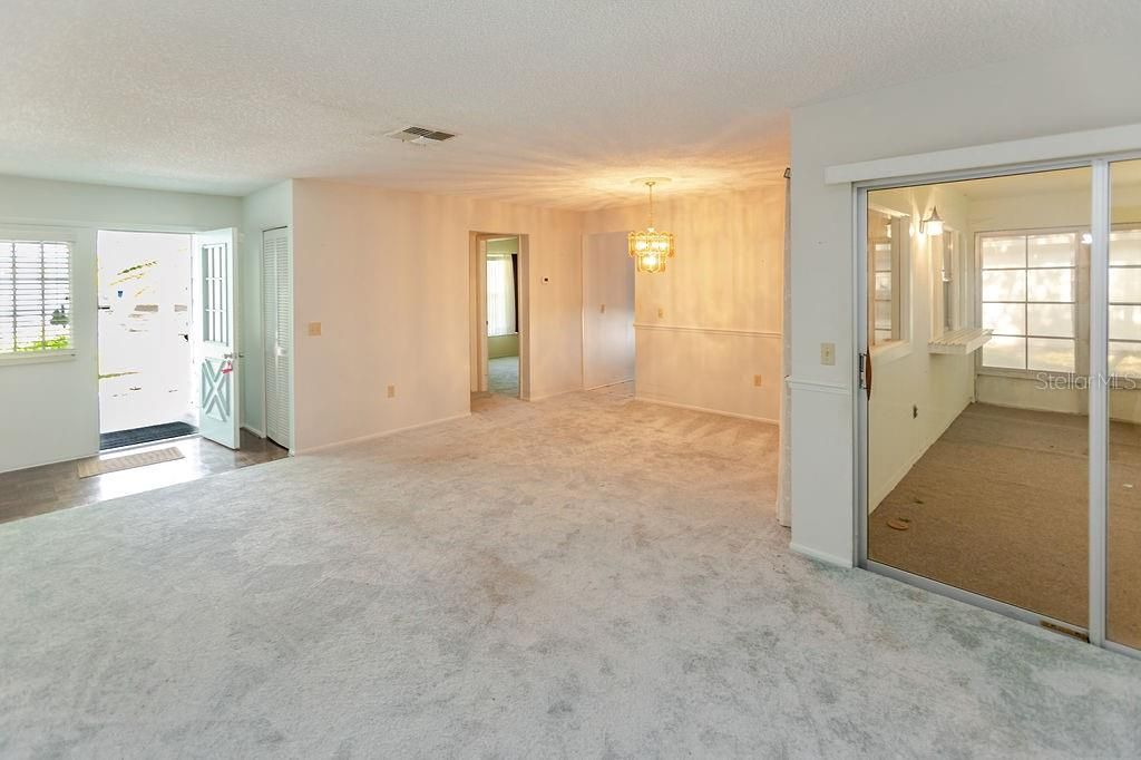 For Sale: $209,000 (2 beds, 2 baths, 1128 Square Feet)