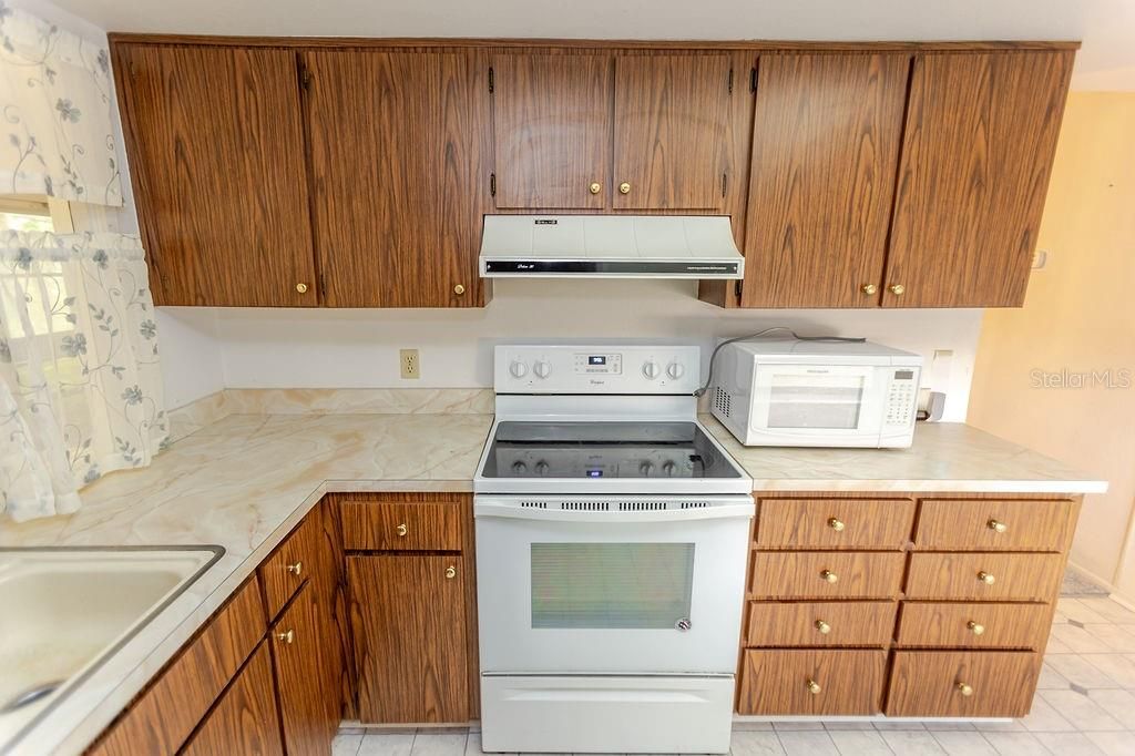 For Sale: $209,000 (2 beds, 2 baths, 1128 Square Feet)