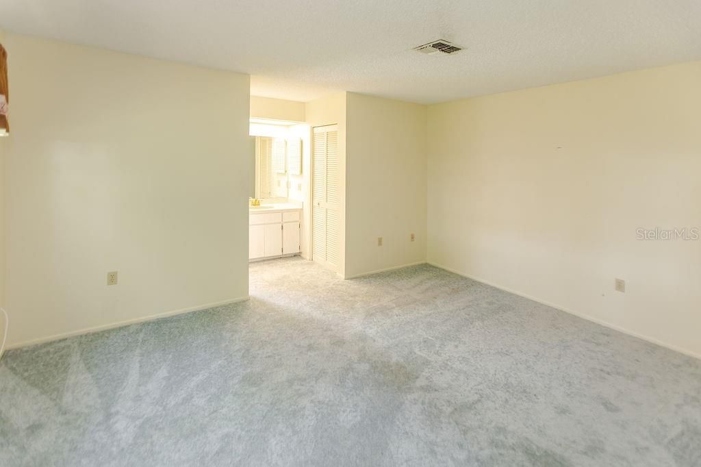 For Sale: $209,000 (2 beds, 2 baths, 1128 Square Feet)