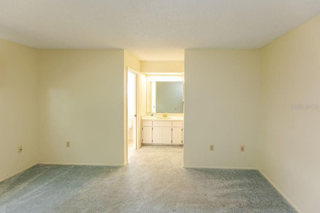 For Sale: $209,000 (2 beds, 2 baths, 1128 Square Feet)
