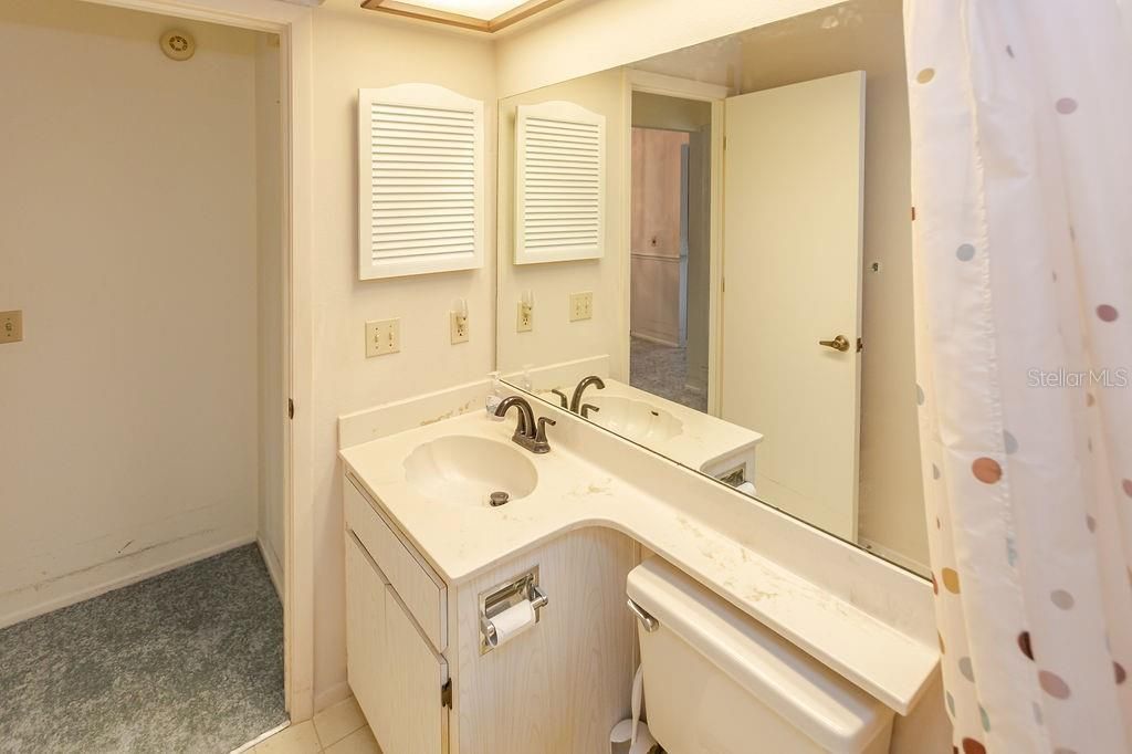 For Sale: $209,000 (2 beds, 2 baths, 1128 Square Feet)
