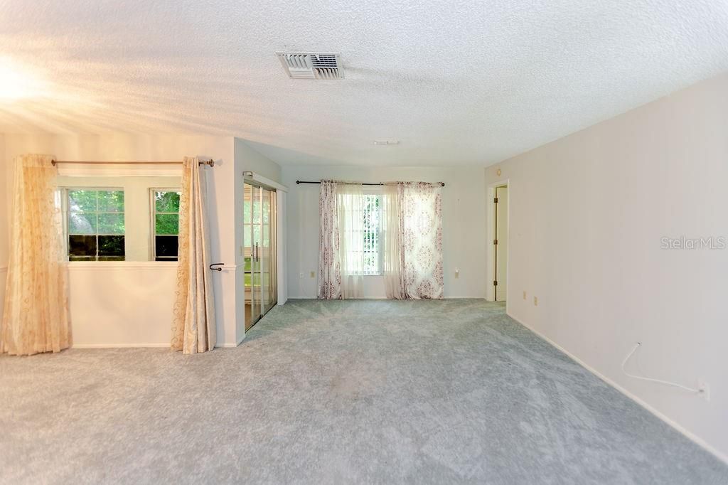For Sale: $209,000 (2 beds, 2 baths, 1128 Square Feet)