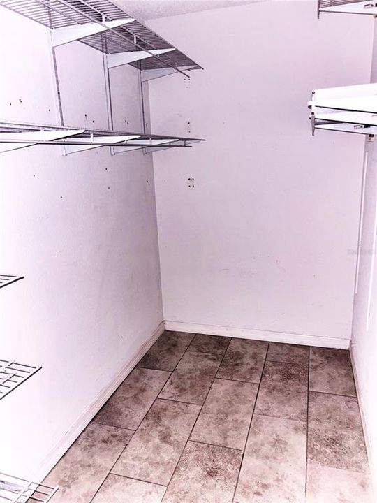 Active With Contract: $115,000 (2 beds, 2 baths, 985 Square Feet)