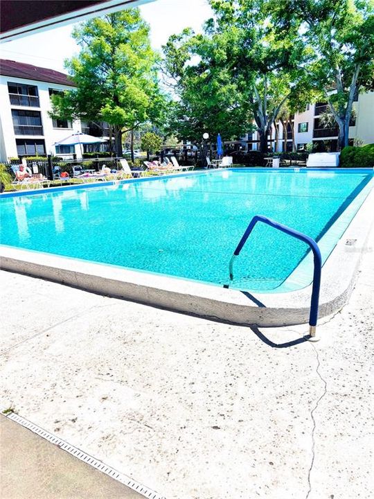 Active With Contract: $115,000 (2 beds, 2 baths, 985 Square Feet)