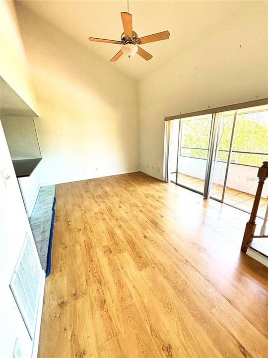 Active With Contract: $115,000 (2 beds, 2 baths, 985 Square Feet)