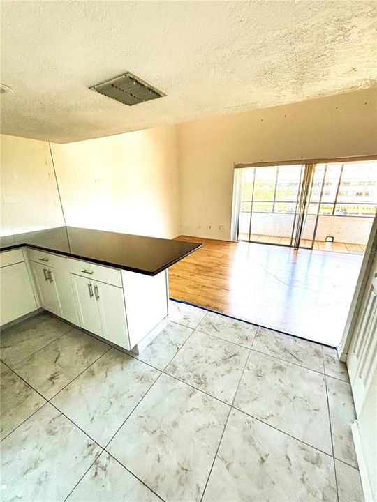 Active With Contract: $115,000 (2 beds, 2 baths, 985 Square Feet)