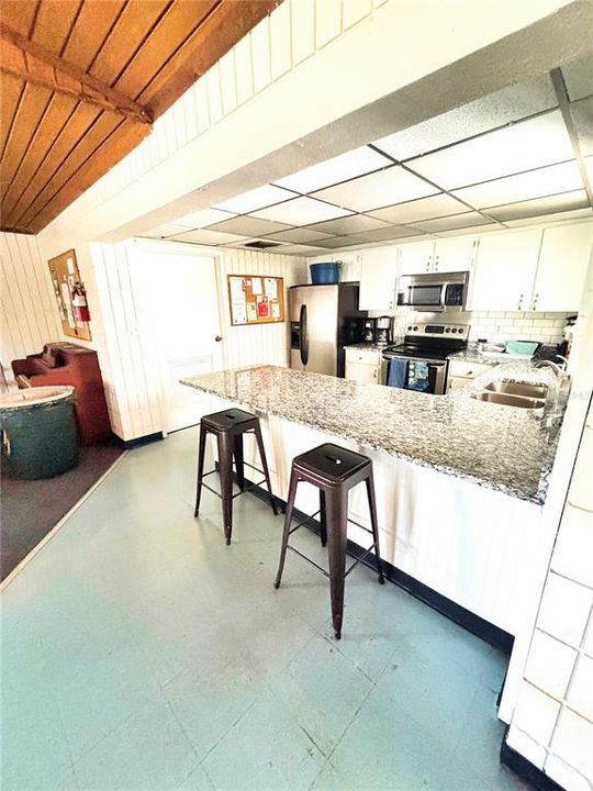 Active With Contract: $115,000 (2 beds, 2 baths, 985 Square Feet)