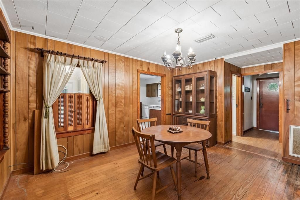 Activo con contrato: $280,000 (1 camas, 1 baños, 1005 Pies cuadrados)