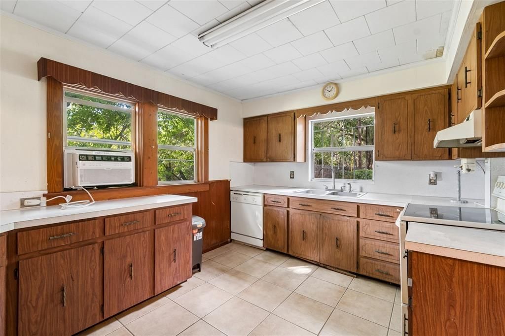 Activo con contrato: $280,000 (1 camas, 1 baños, 1005 Pies cuadrados)