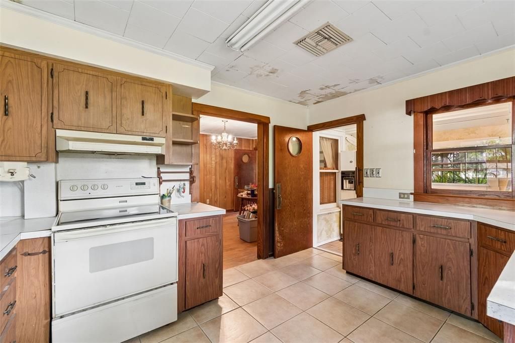 Activo con contrato: $280,000 (1 camas, 1 baños, 1005 Pies cuadrados)