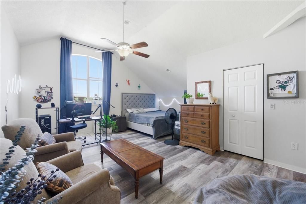 Active With Contract: $295,000 (3 beds, 3 baths, 2075 Square Feet)