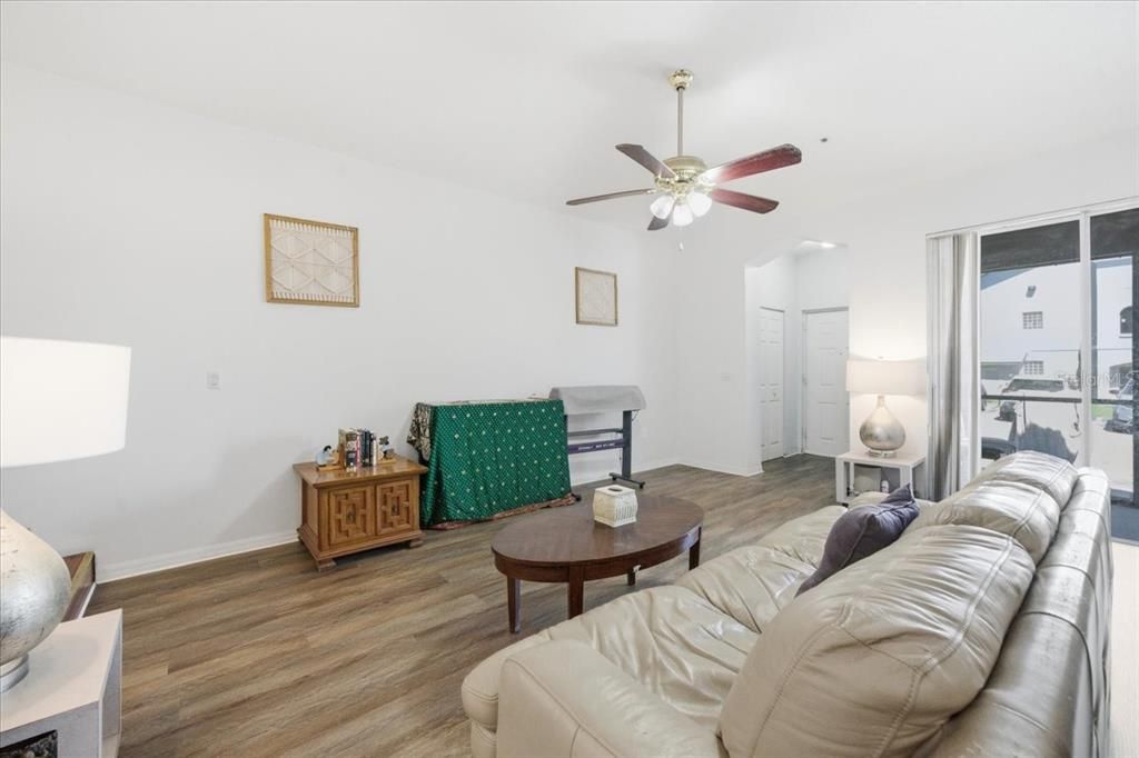 Active With Contract: $295,000 (3 beds, 3 baths, 2075 Square Feet)