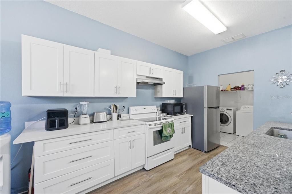 Active With Contract: $295,000 (3 beds, 3 baths, 2075 Square Feet)