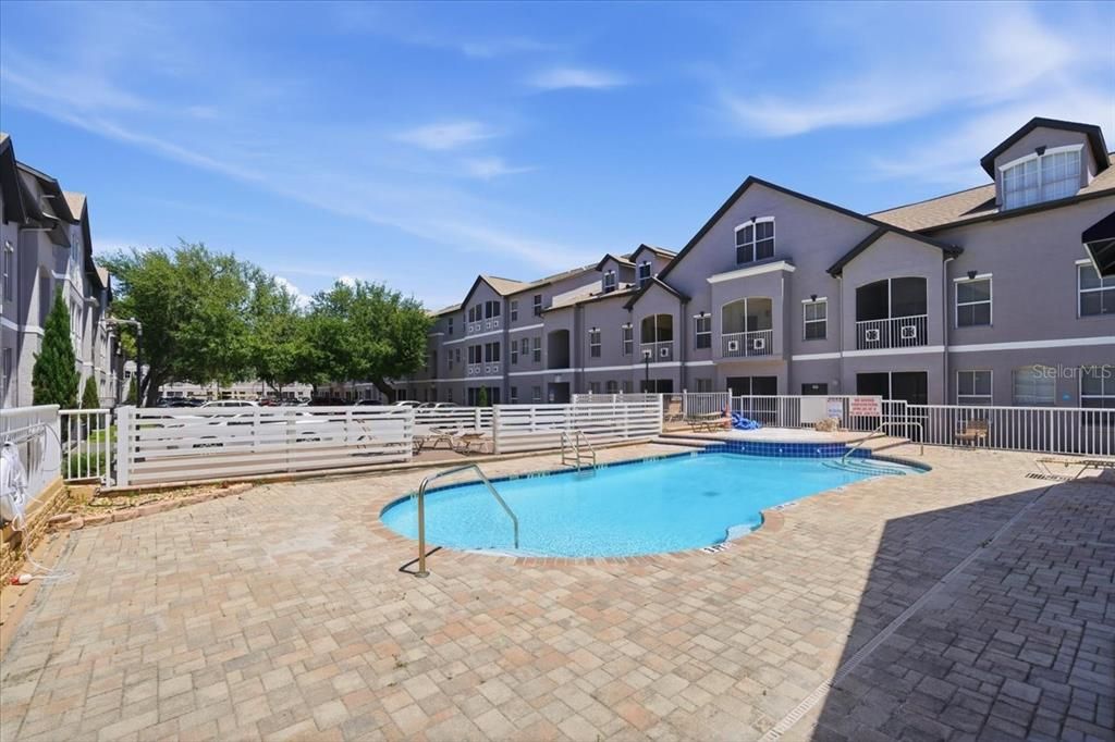 Active With Contract: $295,000 (3 beds, 3 baths, 2075 Square Feet)