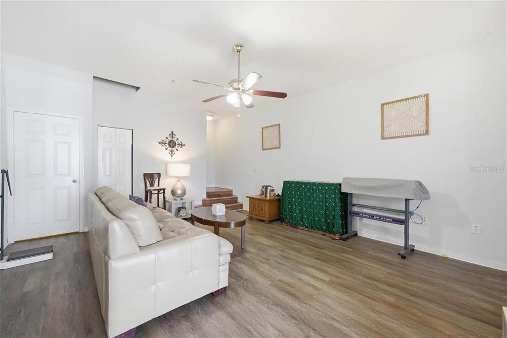 Active With Contract: $295,000 (3 beds, 3 baths, 2075 Square Feet)
