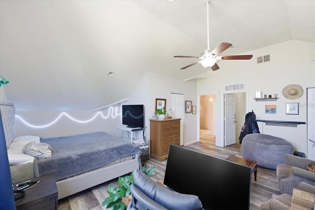 Active With Contract: $295,000 (3 beds, 3 baths, 2075 Square Feet)