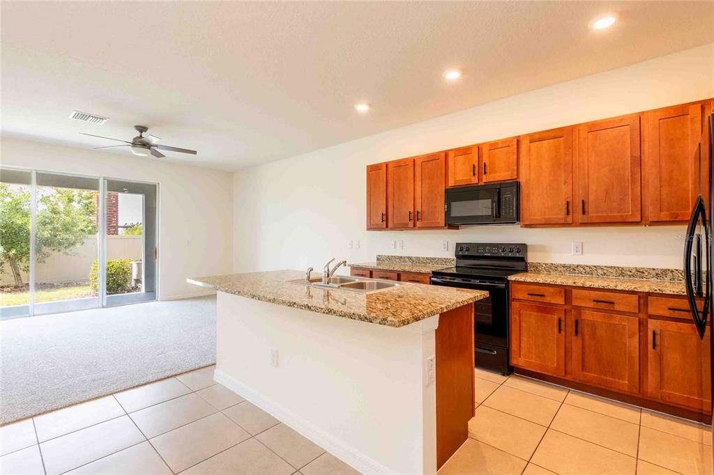 Activo con contrato: $268,900 (3 camas, 2 baños, 1673 Pies cuadrados)