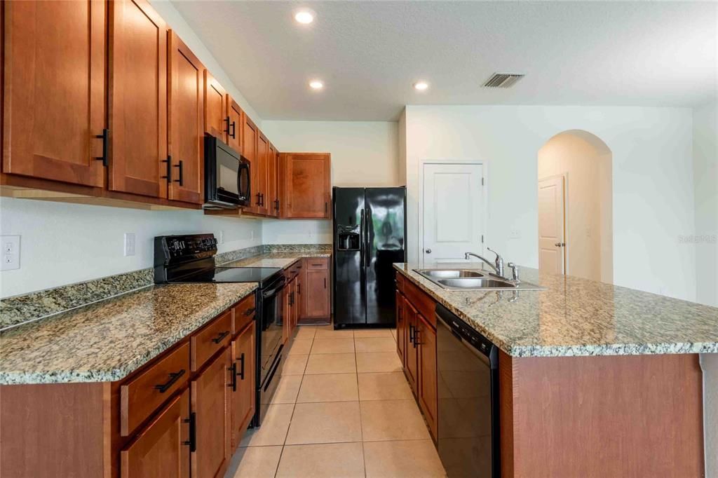 Activo con contrato: $268,900 (3 camas, 2 baños, 1673 Pies cuadrados)