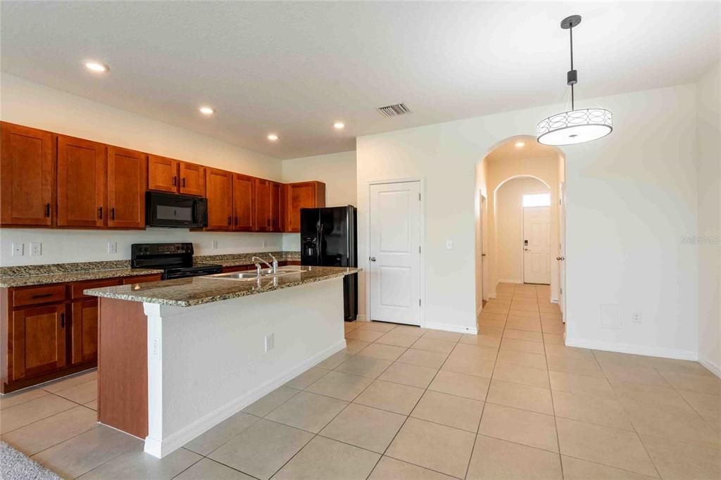 Activo con contrato: $268,900 (3 camas, 2 baños, 1673 Pies cuadrados)