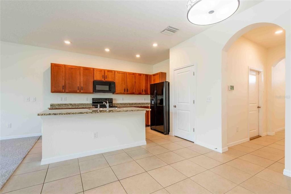 Activo con contrato: $268,900 (3 camas, 2 baños, 1673 Pies cuadrados)