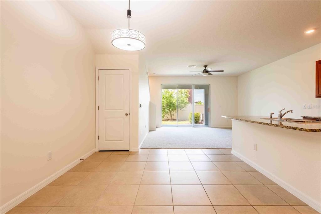 Activo con contrato: $268,900 (3 camas, 2 baños, 1673 Pies cuadrados)