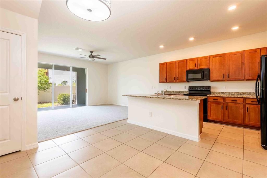 Activo con contrato: $268,900 (3 camas, 2 baños, 1673 Pies cuadrados)