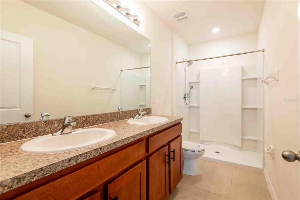 Activo con contrato: $268,900 (3 camas, 2 baños, 1673 Pies cuadrados)