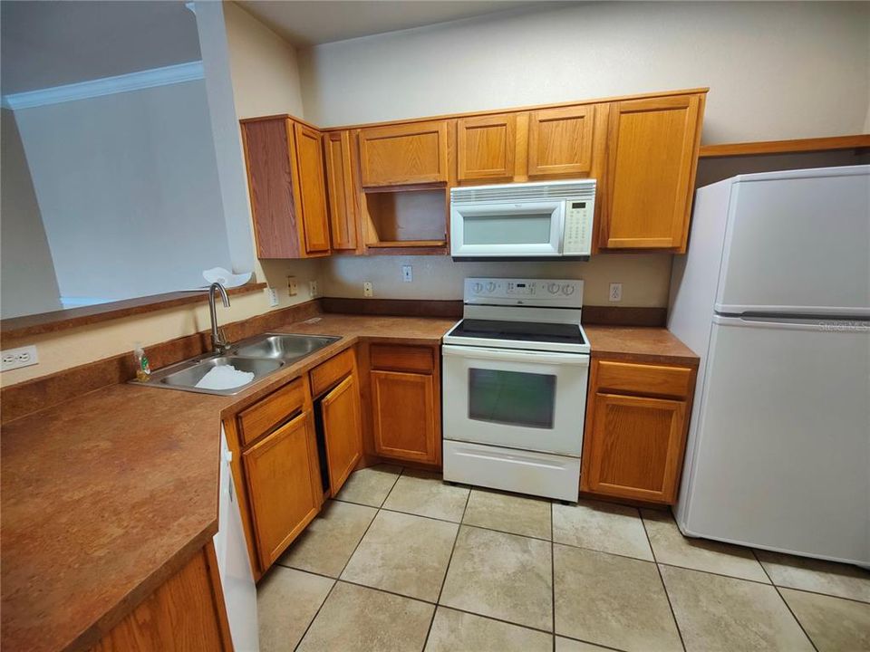 Activo con contrato: $1,699 (3 camas, 2 baños, 1206 Pies cuadrados)