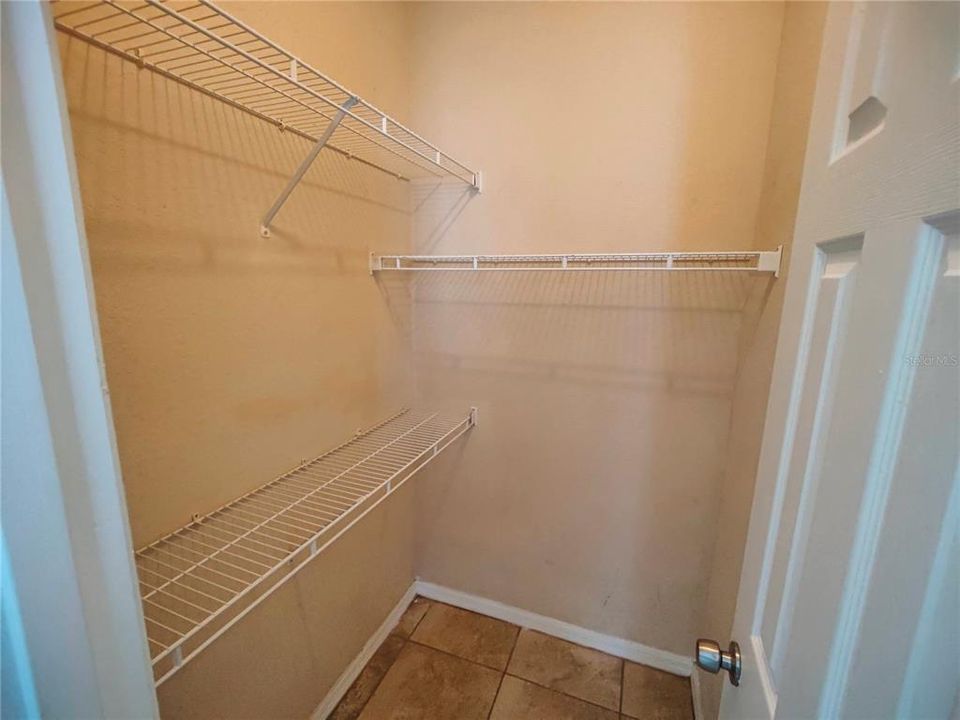 Activo con contrato: $1,699 (3 camas, 2 baños, 1206 Pies cuadrados)