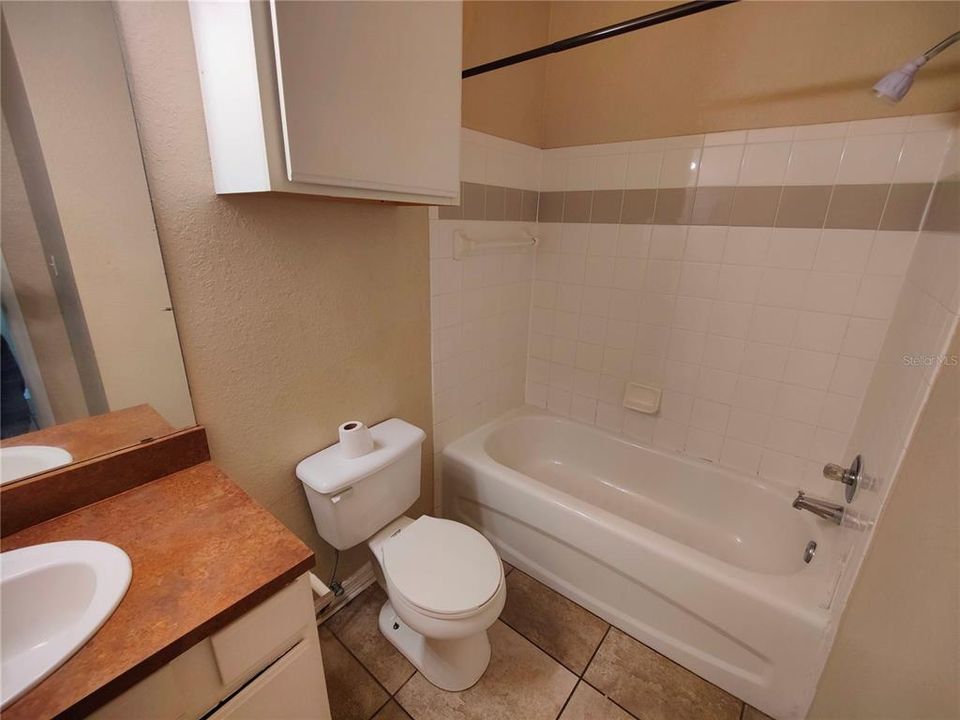 Activo con contrato: $1,699 (3 camas, 2 baños, 1206 Pies cuadrados)