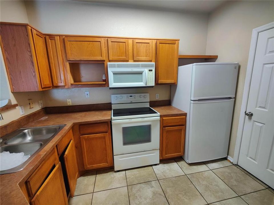 Activo con contrato: $1,699 (3 camas, 2 baños, 1206 Pies cuadrados)