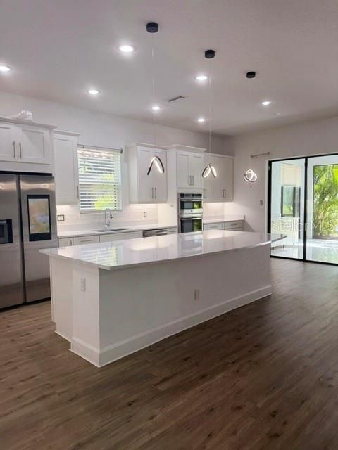 For Rent: $4,950 (3 beds, 3 baths, 2406 Square Feet)