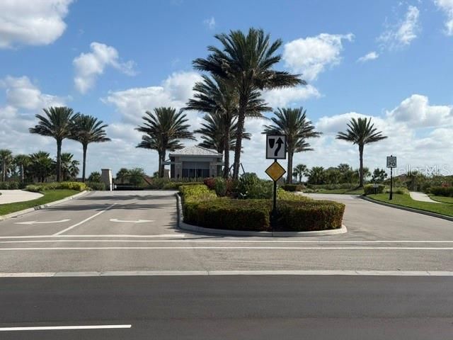 For Rent: $4,950 (3 beds, 3 baths, 2406 Square Feet)