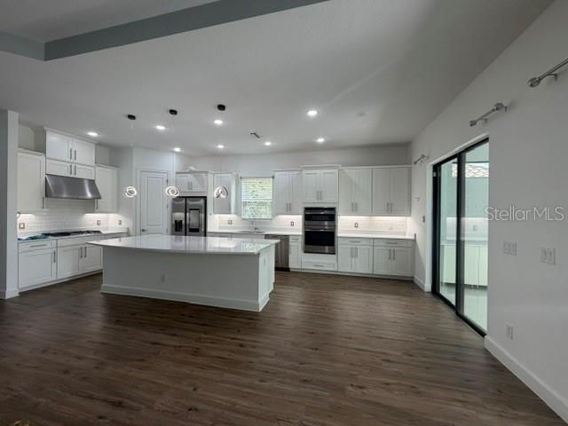For Rent: $4,950 (3 beds, 3 baths, 2406 Square Feet)