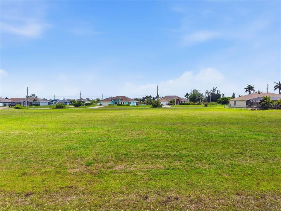 На продажу: $40,000 (0.23 acres)