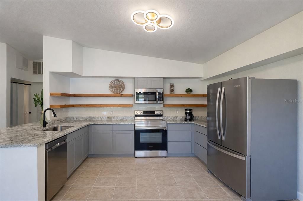 En Venta: $235,000 (2 camas, 2 baños, 1460 Pies cuadrados)