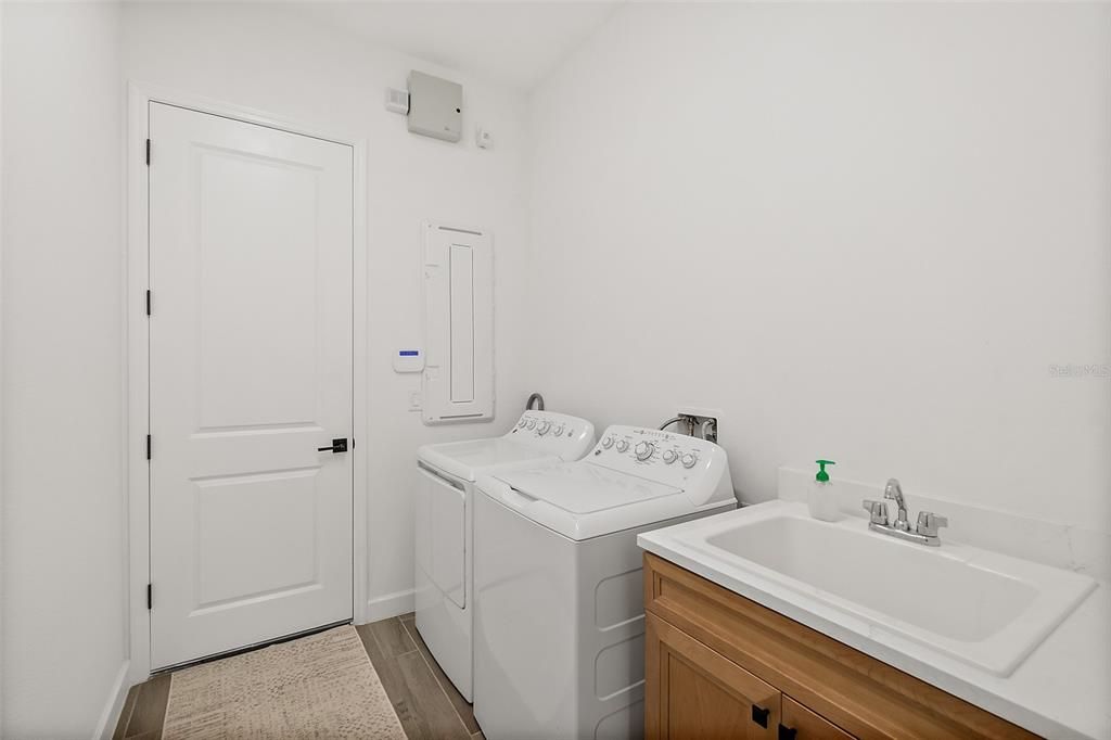 For Sale: $659,000 (4 beds, 3 baths, 2274 Square Feet)