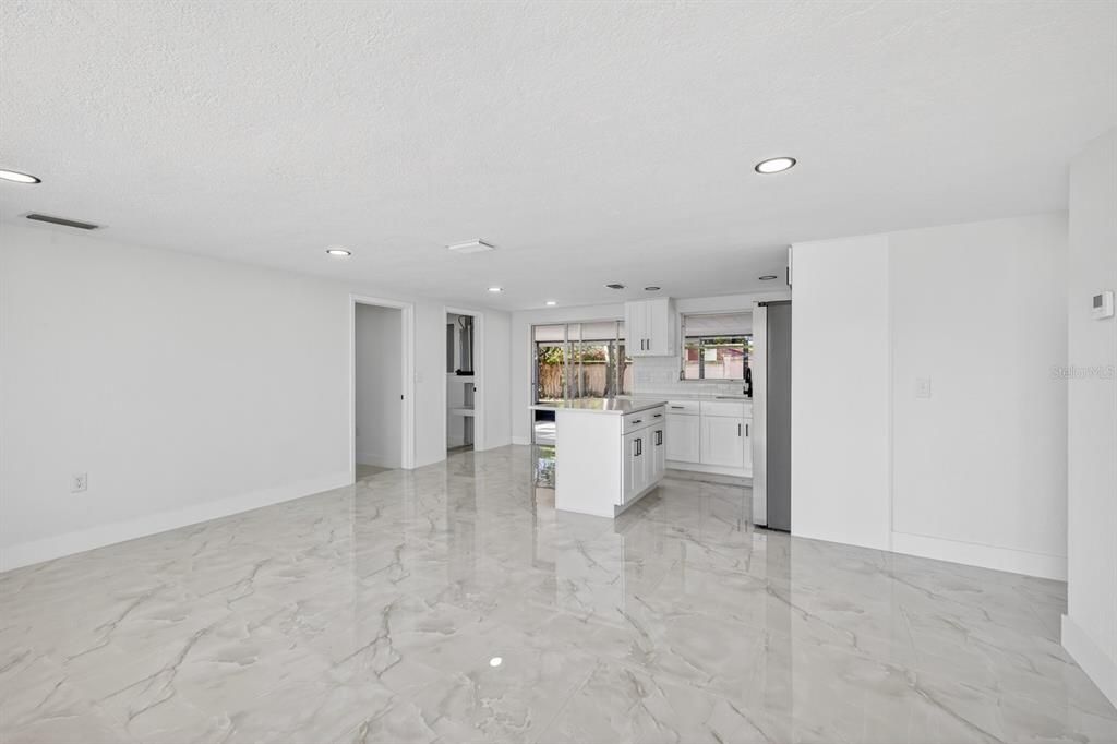 Activo con contrato: $269,999 (3 camas, 2 baños, 1176 Pies cuadrados)
