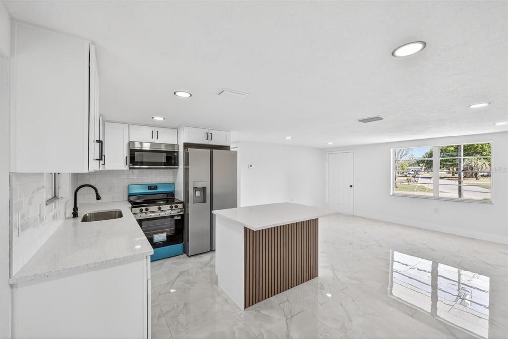 Activo con contrato: $269,999 (3 camas, 2 baños, 1176 Pies cuadrados)
