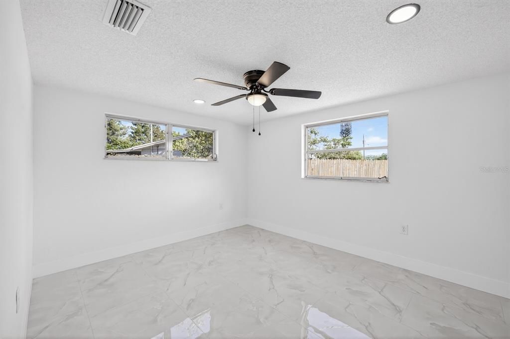 Activo con contrato: $269,999 (3 camas, 2 baños, 1176 Pies cuadrados)