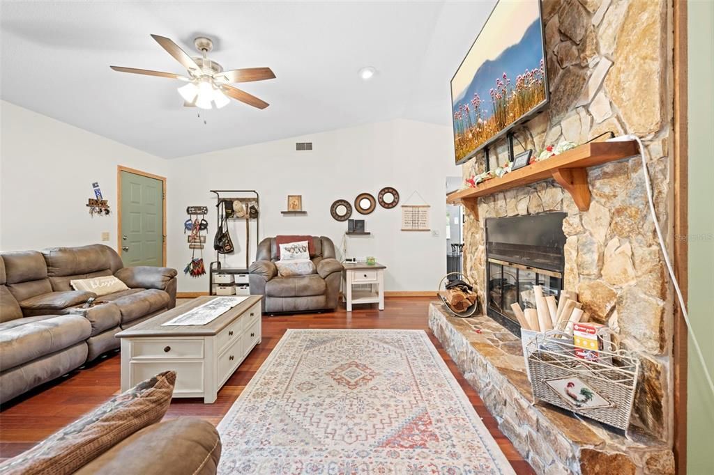For Sale: $259,000 (2 beds, 2 baths, 1536 Square Feet)